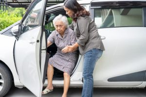 8 Tips Mudik Dengan Lansia Agar Aman Selama Diperjalanan