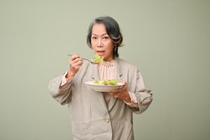 Artikel 5 Tips Menjaga Kesehatan Selama Bulan Ramadhan Untuk Lansia