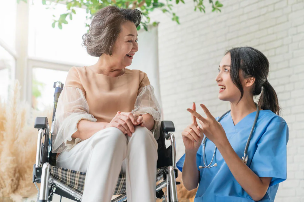 Apa Itu Caregiver? Kenali Tanggung Jawab dan Jenisnya