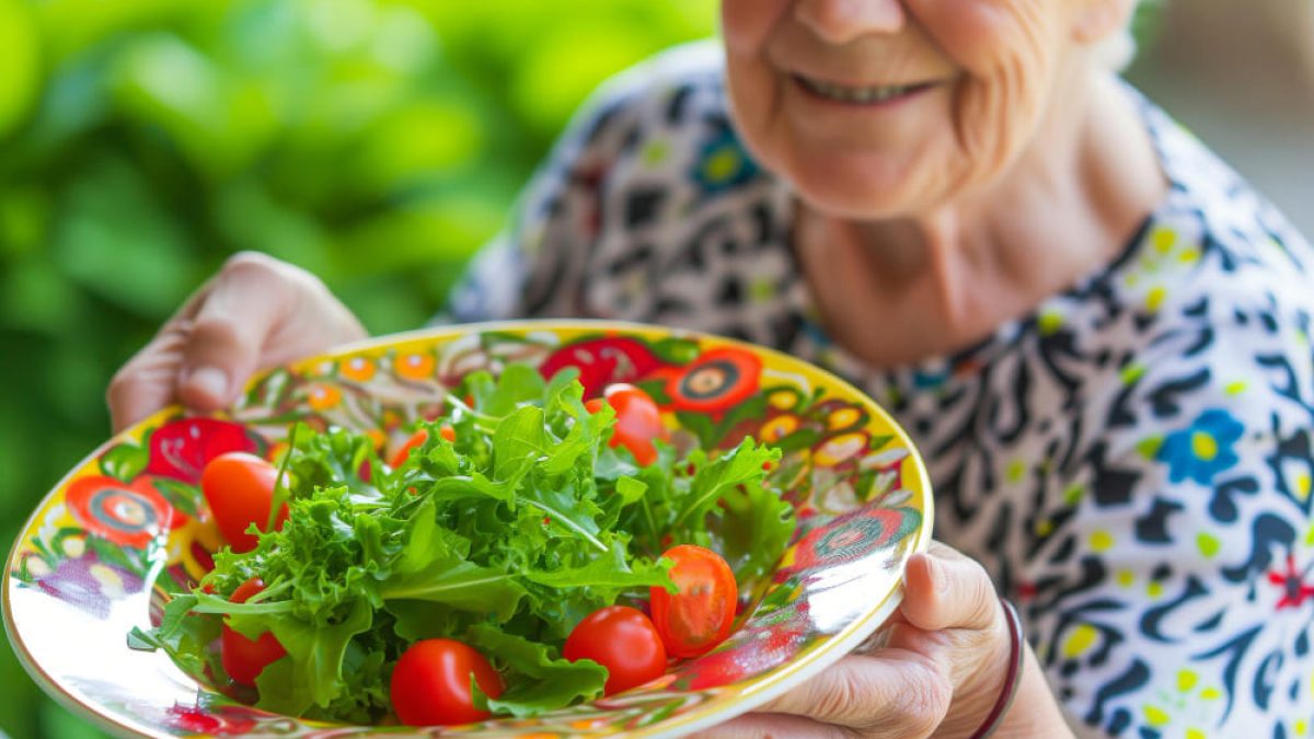 7 Nutrisi Penting untuk Menjaga Kesehatan Lansia