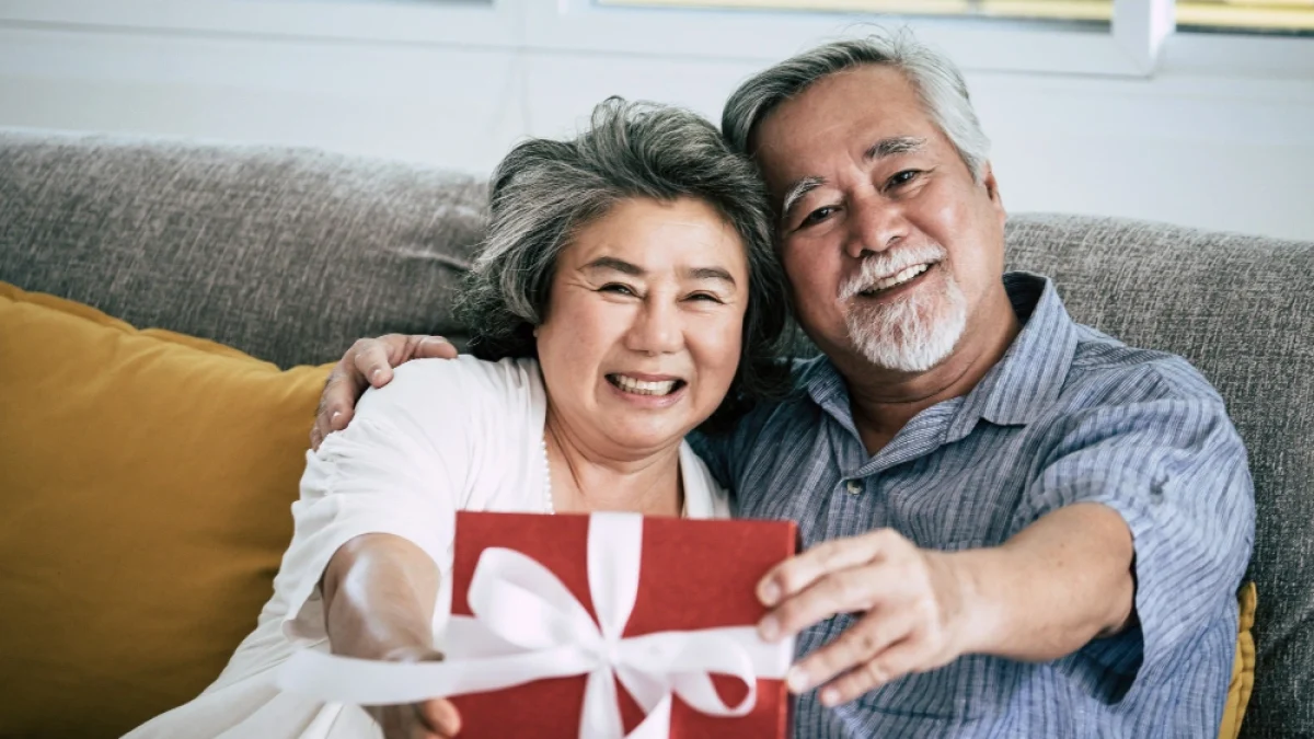 8 Ide Kado Untuk Ulang Tahun Pernikahan Orang Tua