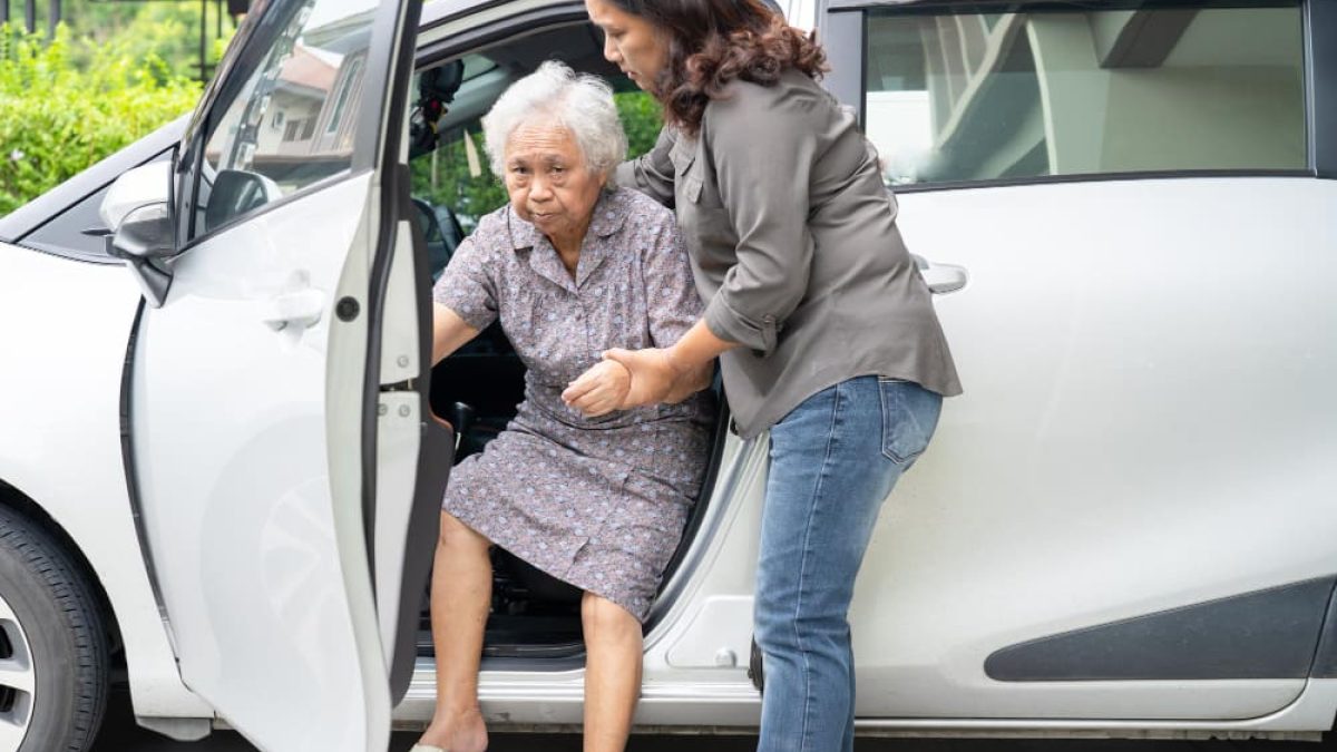 8 Tips Mudik Dengan Lansia Agar Aman Selama Diperjalanan