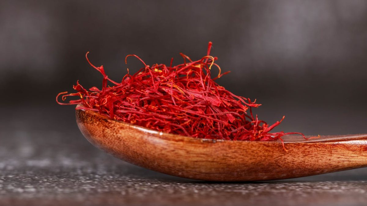 12 Manfaat Saffron Untuk Kesehatan Lansia